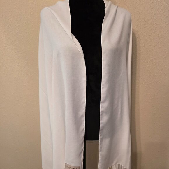 Gorgeous white Pashmina women's scarf. Size 32" x 74". - Picture 2 of 7